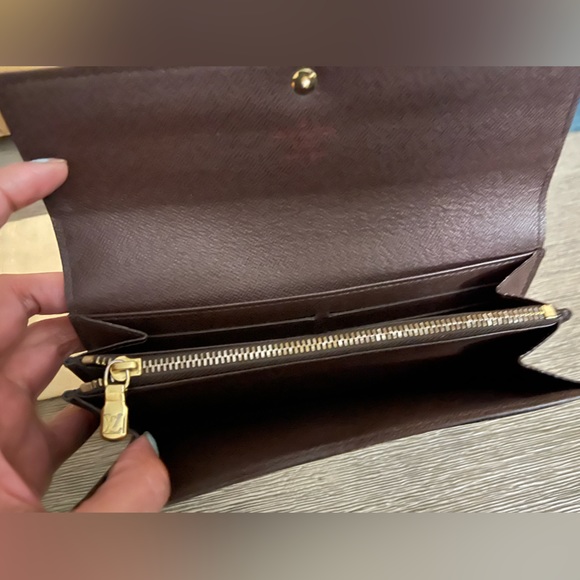 LV Wallet in excellent condition